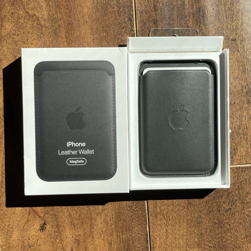 Apple Leather Wallet w/MagSafe (for iPhone) - Black (Model A2504) Open Box New